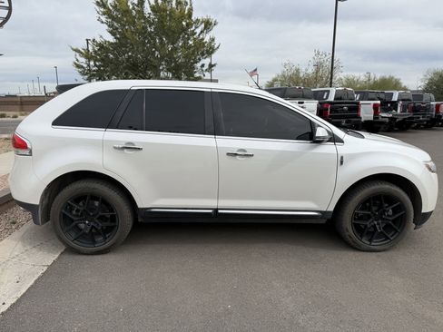 Used 2014 Lincoln MKX FWD image 2