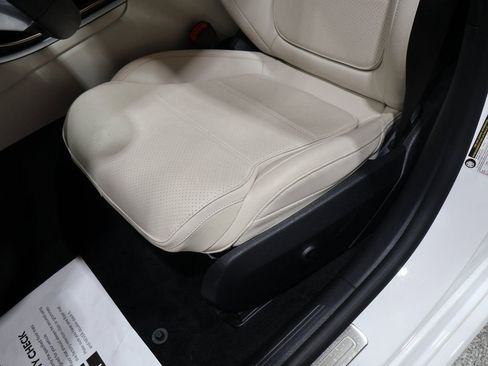 Used 2024 Mercedes-Benz C 300 4MATIC Sedan image 10