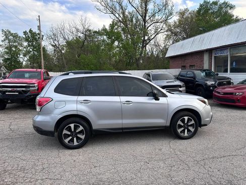 Used 2017 Subaru Forester 2.5i w/ Alloy Wheel Package image 4