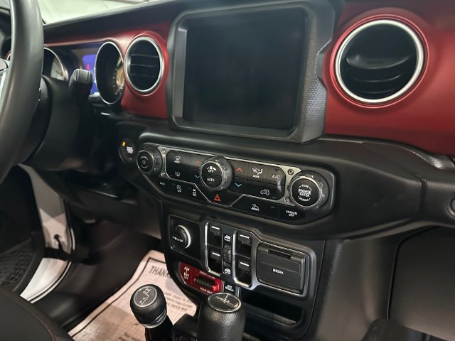 Used 2023 Jeep Gladiator Rubicon w/ Trailer Tow Package AWD/4WD image 16