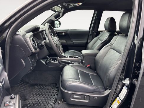 Used 2021 Toyota Tacoma TRD Off-Road image 16