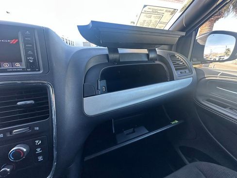 Used 2015 Dodge Grand Caravan SXT w/ Blacktop Package FWD image 31