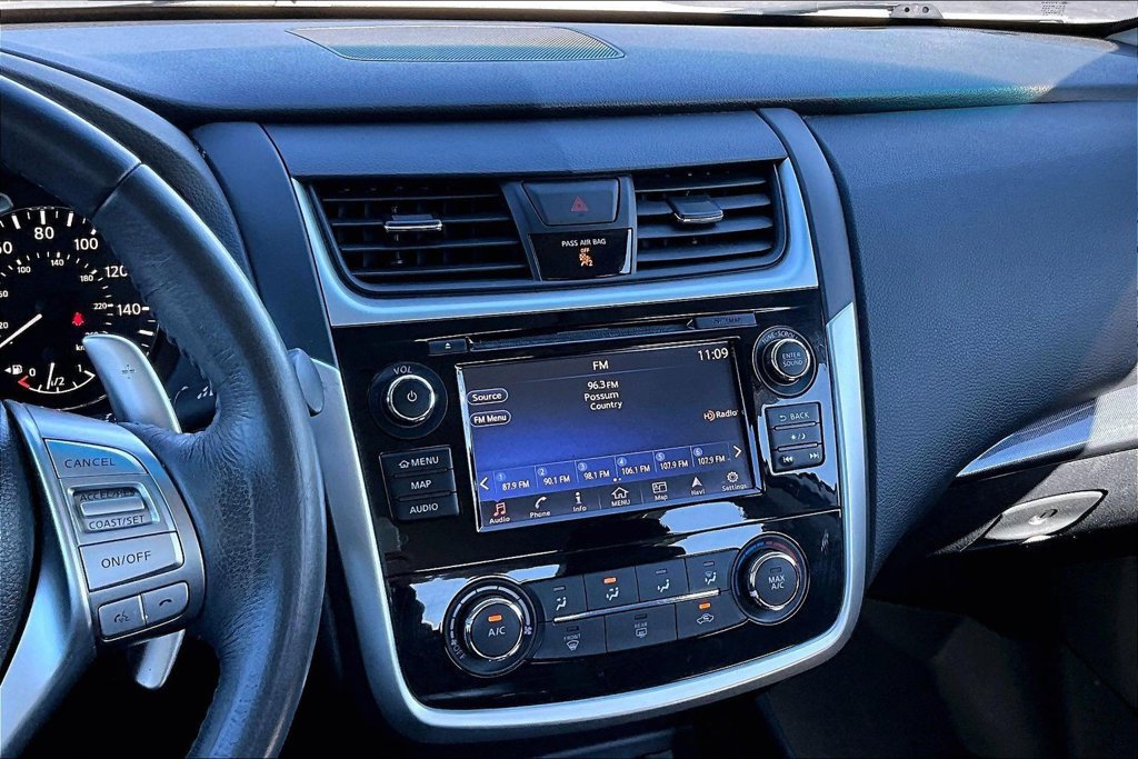 Used 2018 Nissan Altima 2.5 SR w/ SR Midnight Edition FWD image 6