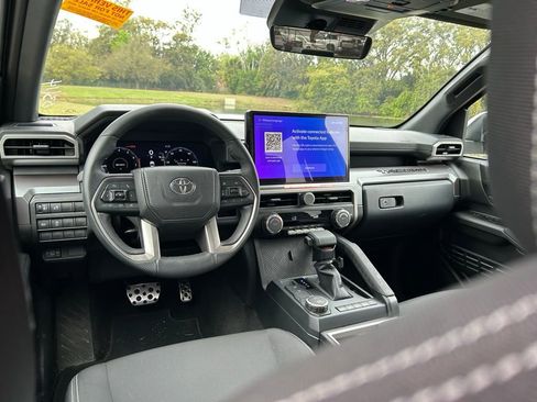 Used 2025 Toyota Tacoma TRD Sport image 12