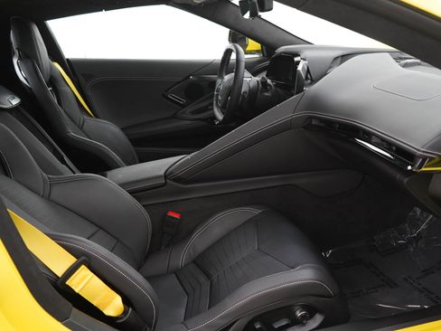 Used 2024 Chevrolet Corvette Stingray Premium Conv w/ Stealth Interior Trim Package RWD image 11