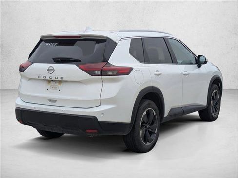 Used 2025 Nissan Rogue SV w/ SV Premium Package FWD image 5