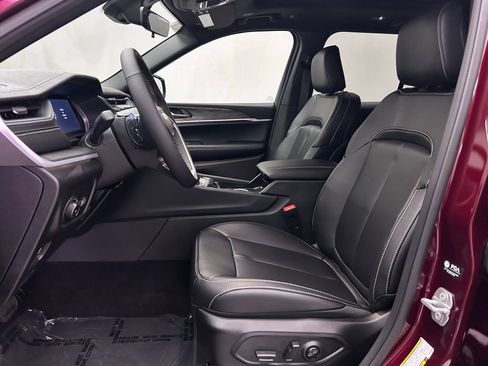 New 2025 Jeep Grand Cherokee Limited w/ Black Appearance Package image 16