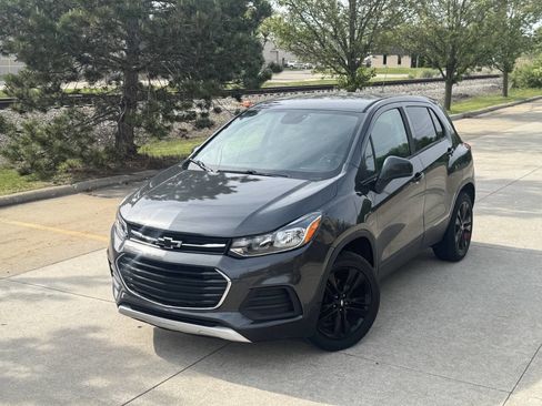 Used 2020 Chevrolet Trax LS w/ Tint and Cruise Package AWD/4WD image 1