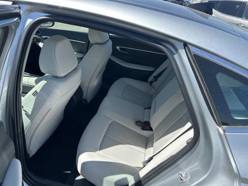 New 2024 Hyundai Sonata SEL w/ Convenience Package FWD image 16