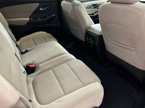 Used 2022 Chevrolet Traverse LS image 29