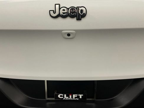 Used 2016 Jeep Cherokee Latitude FWD image 24