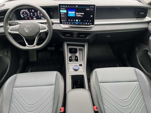 New 2026 Volkswagen Tiguan SE FWD image 23