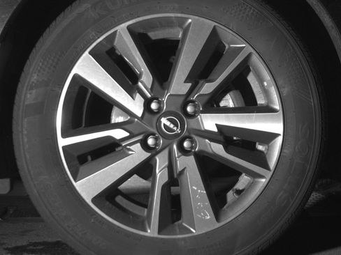 Used 2025 Nissan Versa SV FWD image 16