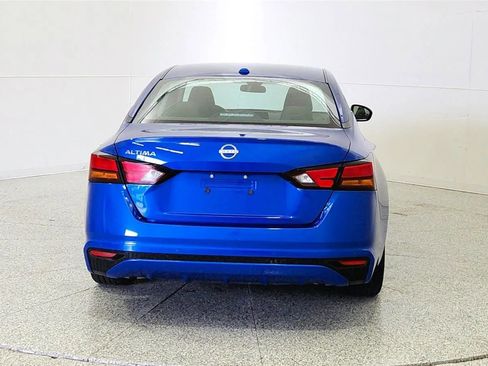 Used 2025 Nissan Altima 2.5 SV FWD image 6