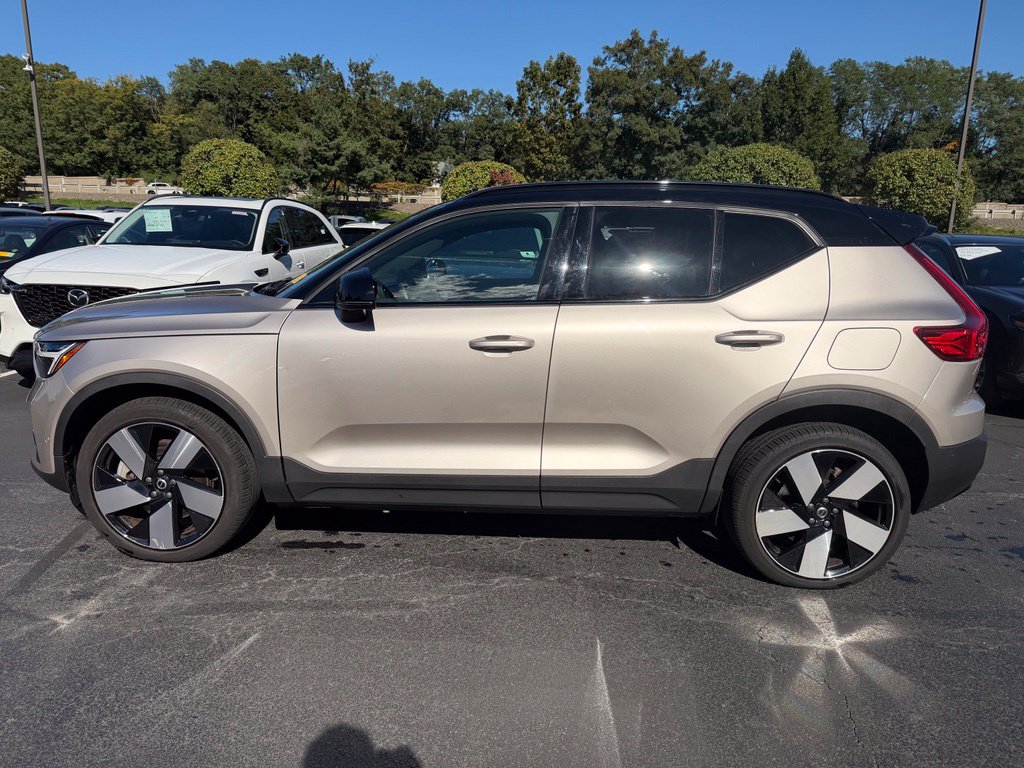 Used 2023 Volvo XC40 Recharge Ultimate w/ Protection Package Premier AWD/4WD image 3