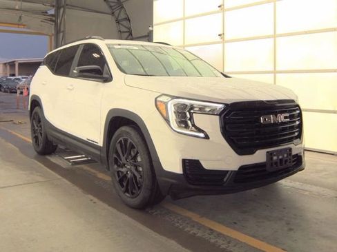 Used 2024 GMC Terrain SLE w/ Driver Convenience Package FWD image 3