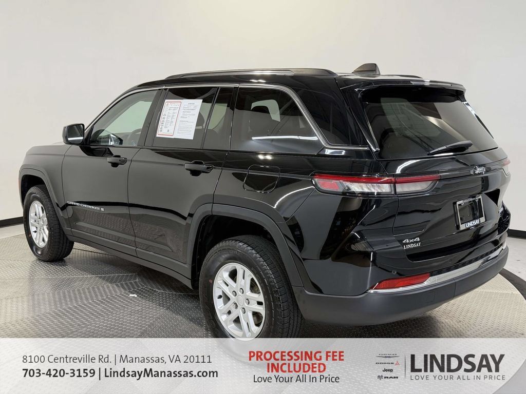 Used 2023 Jeep Grand Cherokee Laredo AWD/4WD image 7