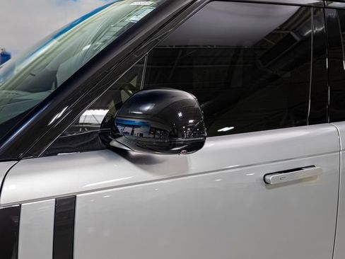 Used 2025 Land Rover Range Rover SE image 10