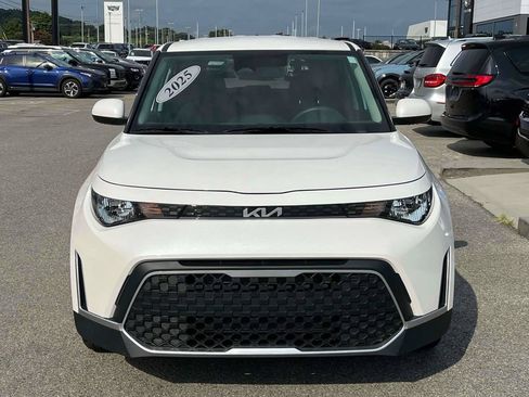 Used 2025 Kia Soul LX w/ LX Technology Package FWD image 31