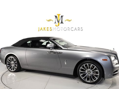 Used 2019 Rolls-Royce Dawn RWD image 16