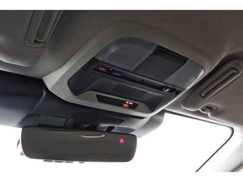 Used 2025 Subaru Crosstrek 2.0i Premium image 23