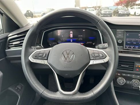 Certified 2023 Volkswagen Jetta SE w/ Panoramic Sunroof Package FWD image 18