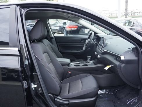 Used 2025 Nissan Altima 2.5 S FWD image 22