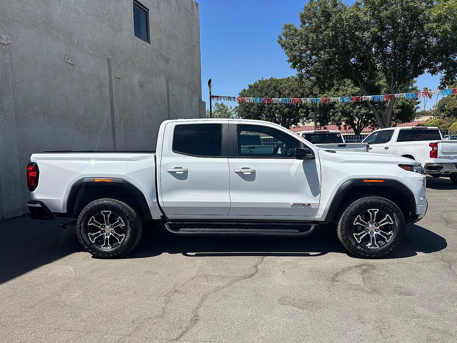 Used 2023 GMC Canyon AT4 w/ AT4 Premium Package AWD/4WD image 2