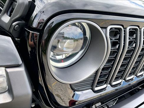Used 2025 Jeep Wrangler Rubicon AWD/4WD image 27