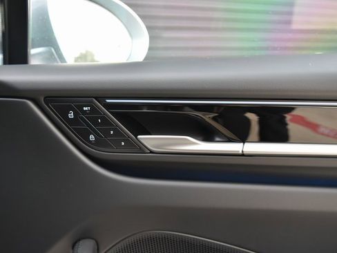 Certified 2025 Porsche Macan 4S Electric image 25