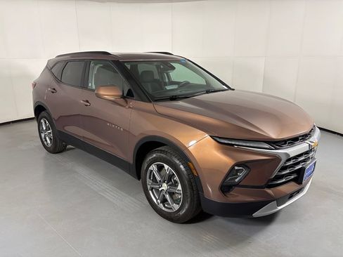 Used 2023 Chevrolet Blazer LT w/ Convenience Package FWD image 2