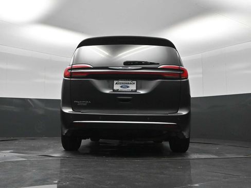 Used 2023 Chrysler Pacifica Touring-L FWD image 57