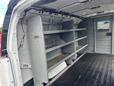 Used 2017 Chevrolet Express 2500 RWD image 21