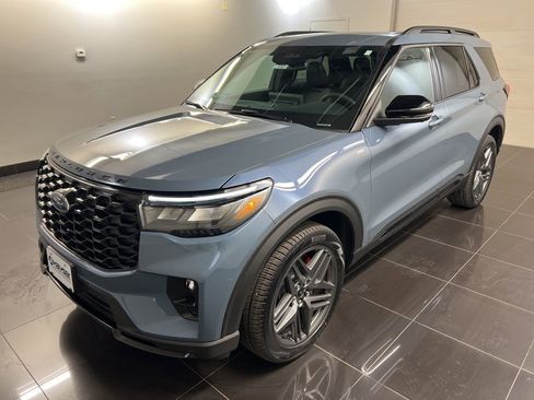 New 2026 Ford Explorer ST-Line image 3