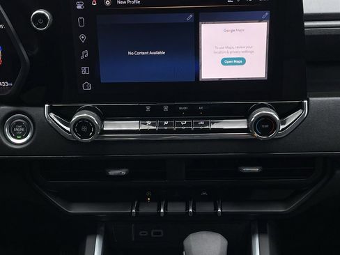 Used 2024 Chevrolet Colorado Trail Boss w/ Technology Package image 17