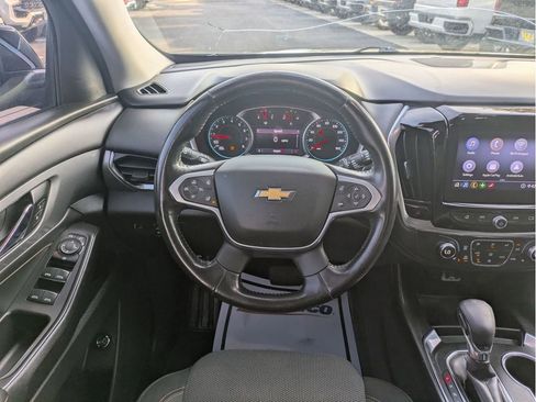 Used 2021 Chevrolet Traverse LT image 19