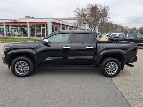Used 2024 Toyota Tacoma Limited w/ Limited Package (LT) image 2