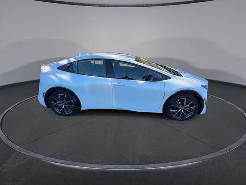 Used 2025 Toyota Prius XLE image 18