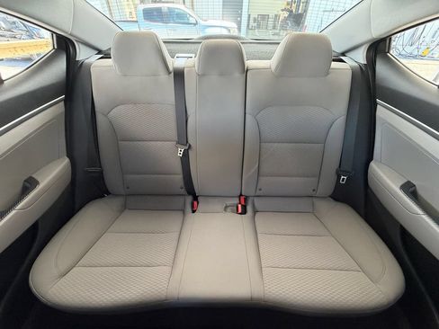 Used 2020 Hyundai Elantra SE FWD image 42