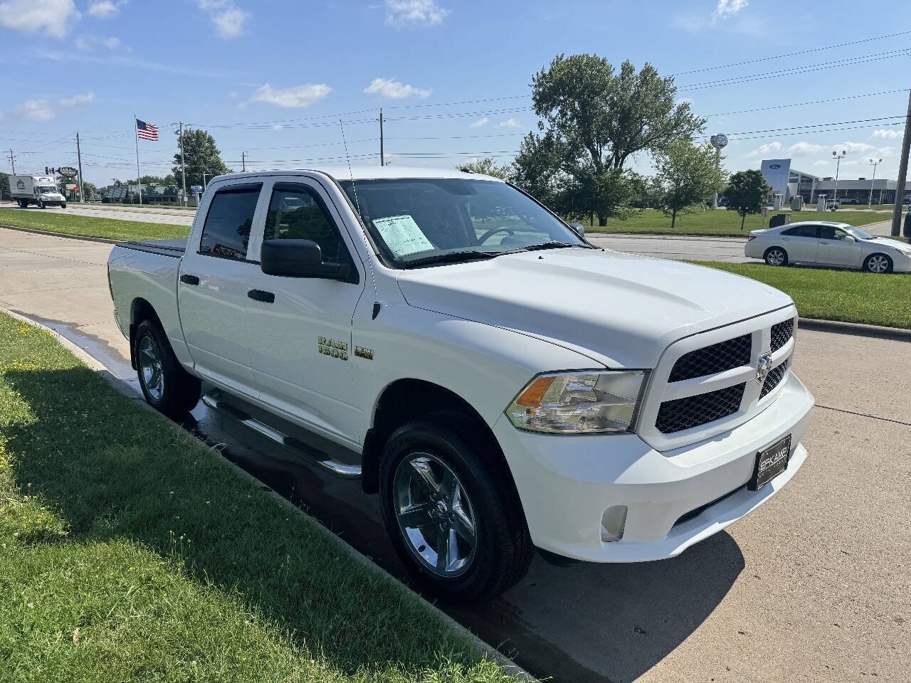 Used 2017 RAM 1500 Express AWD/4WD image 7