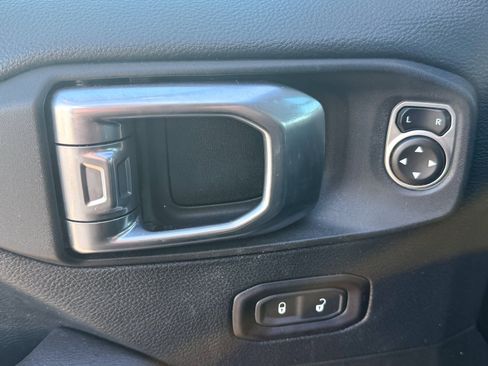 Used 2018 Jeep Wrangler Unlimited Rubicon w/ Steel Bumper Group image 16