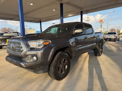 Used 2016 Toyota Tacoma TRD Sport w/ Towing Package image 1