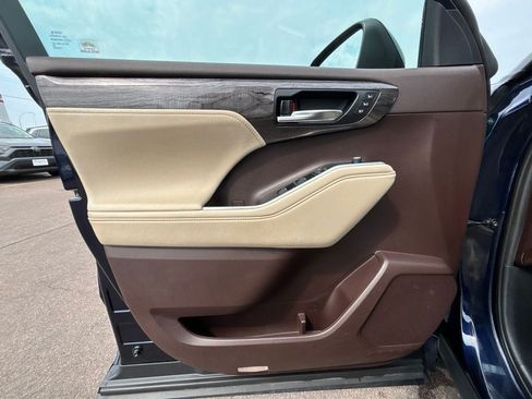 Used 2020 Toyota Highlander Limited AWD/4WD image 12