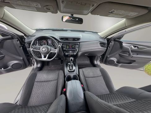 Used 2018 Nissan Rogue SV w/ Premium Package FWD image 9