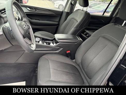 Used 2023 Jeep Grand Cherokee L Laredo AWD/4WD image 9