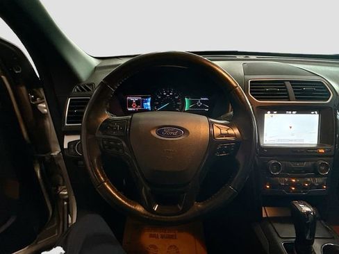 Used 2017 Ford Explorer XLT w/ Equipment Group 202A AWD/4WD image 12