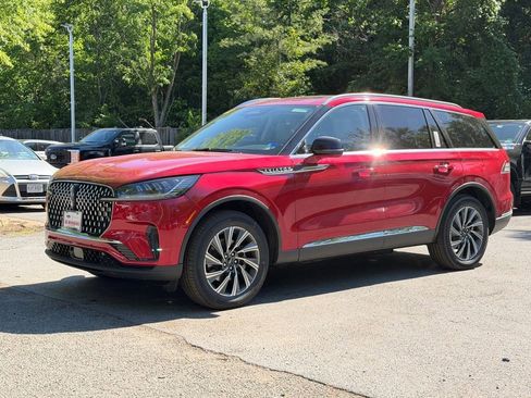 New 2026 Lincoln Aviator AWD image 2