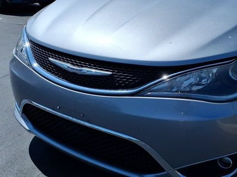Used 2019 Chrysler Pacifica Limited FWD image 74