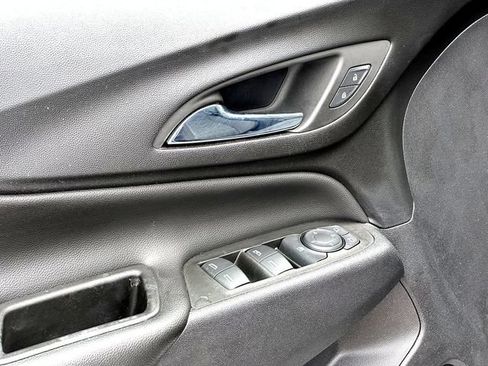 Used 2022 Chevrolet Equinox LT FWD image 11