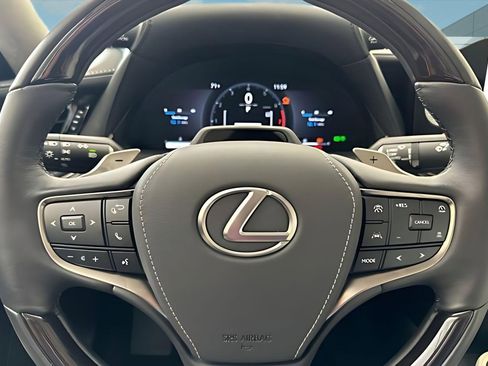 Used 2024 Lexus LS 500 w/ Interior Upgrade Package image 20